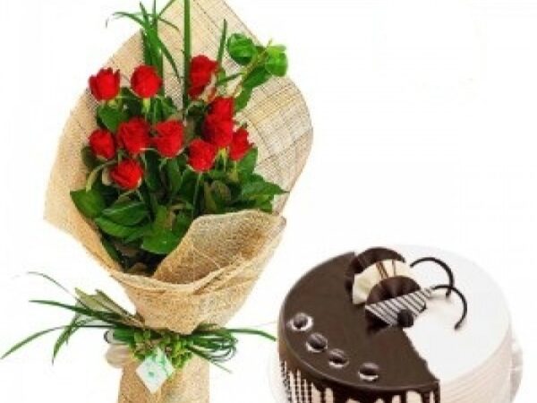 Choco Vanilla Cake And Red Roses Bunch